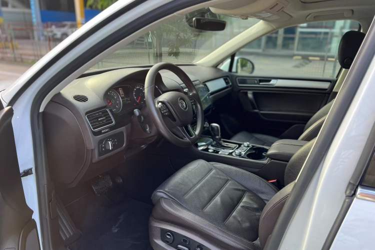 Used Volkswagen Touareg 2017 3.0 TSI Touareg Model Interior 2