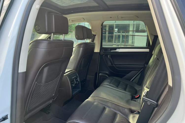 Used Volkswagen Touareg 2017 3.0 TSI Touareg Model Interior 3
