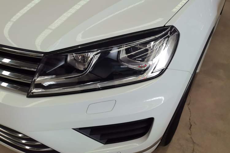 Used Volkswagen Touareg 2017 3.0 TSI Touareg Model Left Front Headlight