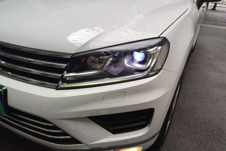 Used Volkswagen Touareg 2017 3.0 TSI Start Edition Left Front Headlight