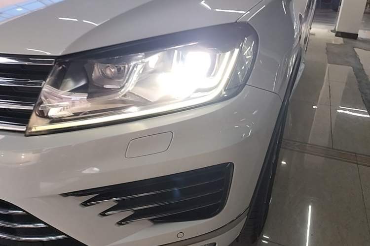 Used Volkswagen Touareg 2017 3.0 TSI Touareg Edition Left Front Headlight