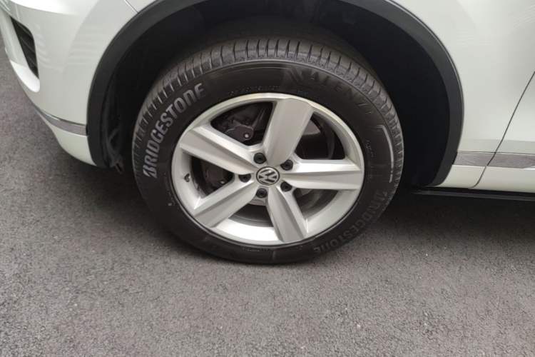 Used Volkswagen Touareg 2017 3.0 TSI Start Edition Left Front Wheel Hub