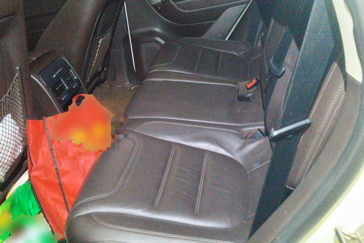 Used Volkswagen Touareg  Left Rear Seat