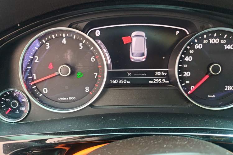 Used Volkswagen Touareg 2017 3.0 TSI Touareg Edition Odometer Close Up