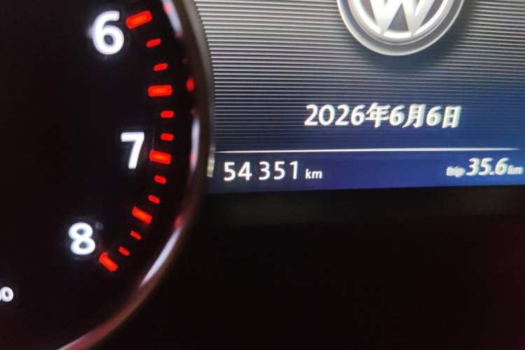 Used Volkswagen Touareg 2017 3.0 TSI Touareg Model Odometer Close Up