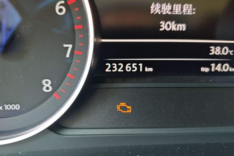 Used Volkswagen Touareg 2017 3.0 TSI Yuyue Model Odometer Close Up
