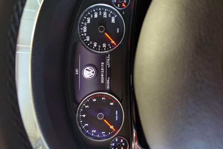 Used Volkswagen Touareg 2017 3.0 TSI Touareg Model Odometer Close Up