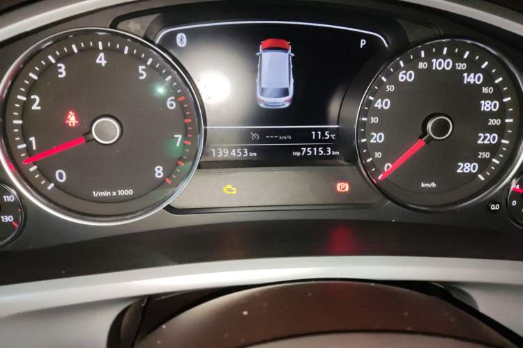 Used Volkswagen Touareg 2017 3.0 TSI Yuyue Model Odometer Close Up