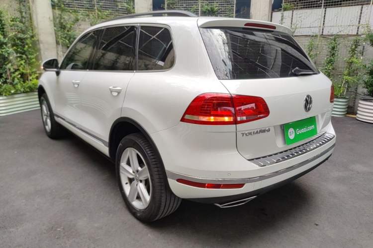 Used Volkswagen Touareg 2017 3.0 TSI Start Edition Rear Left 45 Deg