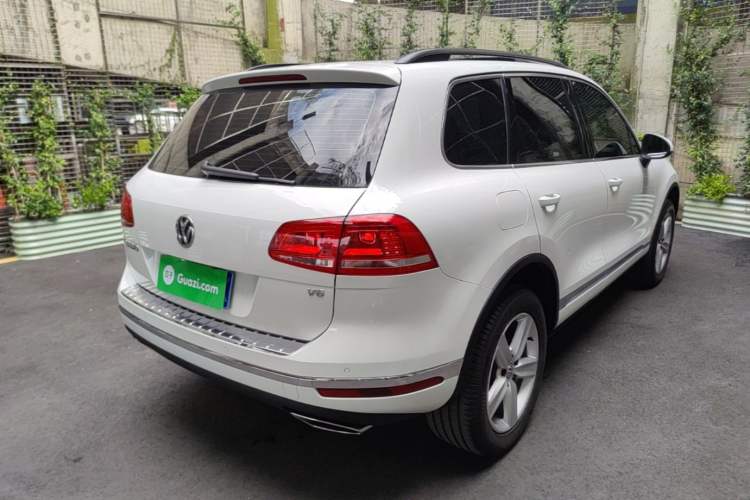 Used Volkswagen Touareg 2017 3.0 TSI Start Edition Rear Right 45 Deg
