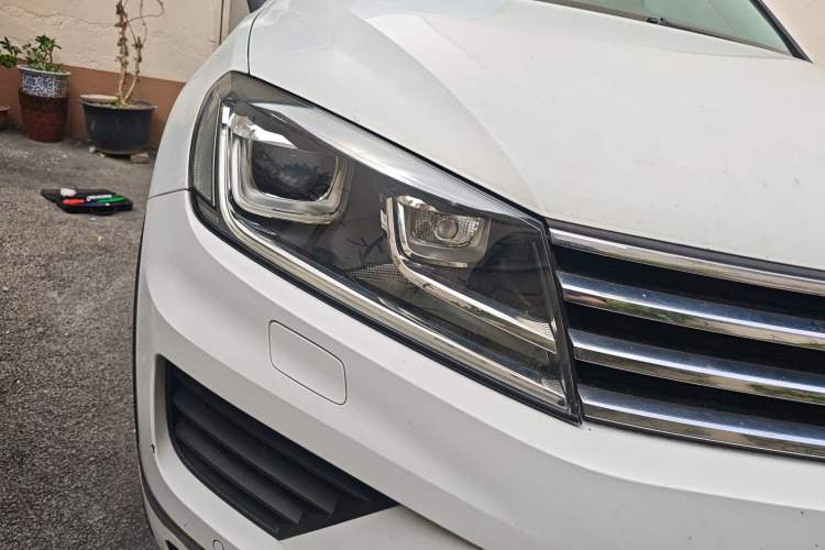 Used Volkswagen Touareg 2017 3.0 TSI Touareg Edition Right Front Headlight