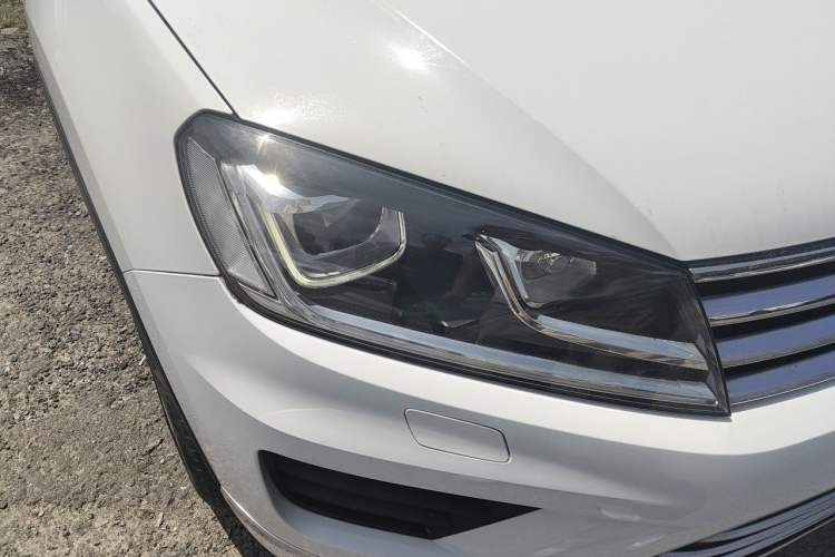 Used Volkswagen Touareg 2017 3.0 TSI Touareg Edition Right Front Headlight