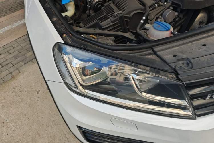 Used Volkswagen Touareg 2017 3.0 TSI Yuyue Model Right Front Headlight