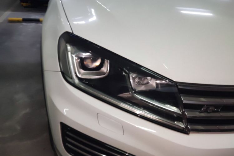 Used Volkswagen Touareg 2017 3.0 TSI Yuyue Model Right Front Headlight