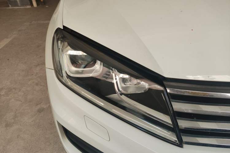 Used Volkswagen Touareg 2017 3.0 TSI Touareg Model Right Front Headlight
