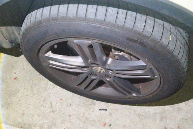 Used Volkswagen Touareg  Right Front Wheel Hub
