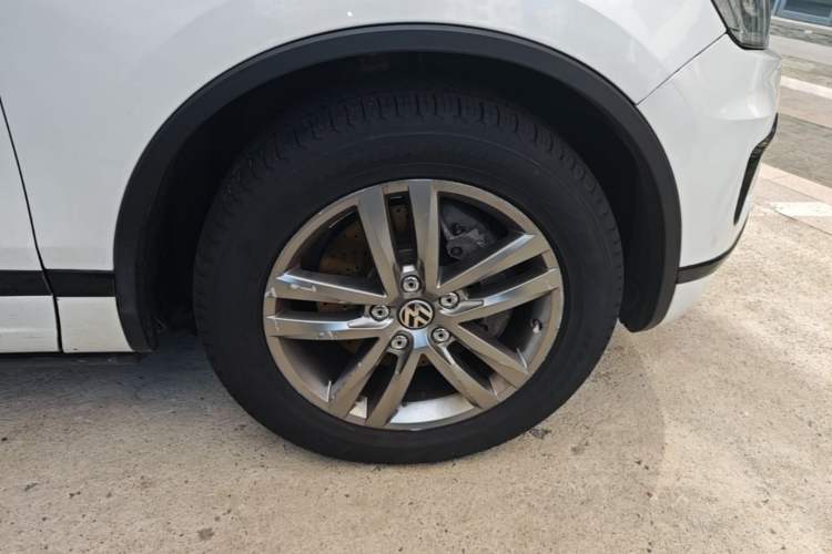 Used Volkswagen Touareg 2017 3.0 TSI Yuyue Model Right Front Wheel Hub