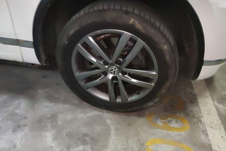 Used Volkswagen Touareg 2017 3.0 TSI Yuyue Model Right Front Wheel Hub