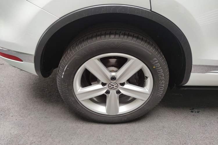Used Volkswagen Touareg 2017 3.0 TSI Start Edition Right Rear Wheel Hub