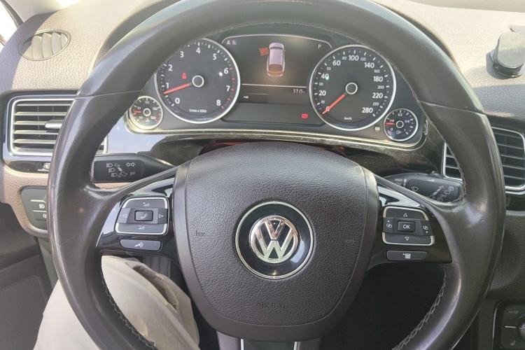 Used Volkswagen Touareg 2017 3.0 TSI Touareg Edition Steering Wheel