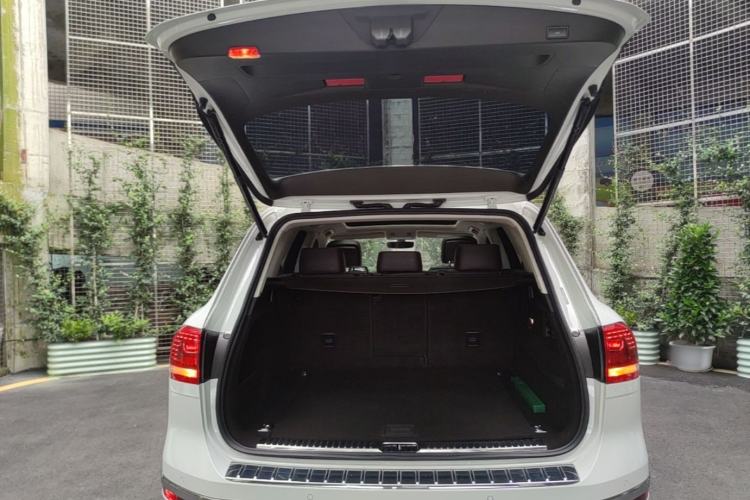 Used Volkswagen Touareg 2017 3.0 TSI Start Edition Trunk