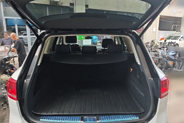 Used Volkswagen Touareg 2017 3.0 TSI Yuyue Model Trunk