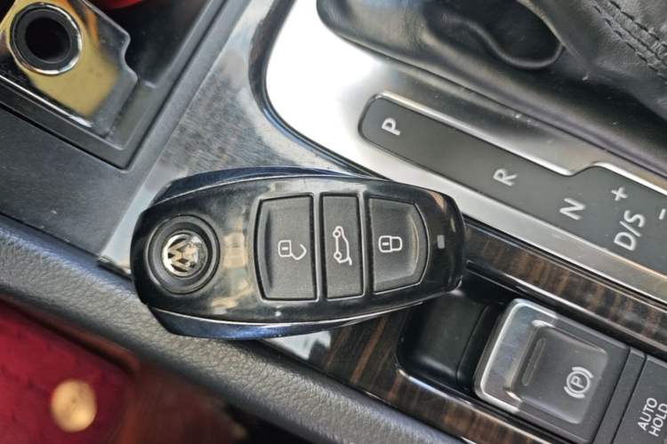 Used Volkswagen Touareg 2017 3.0 TSI Yuyue Model Vehicle Key