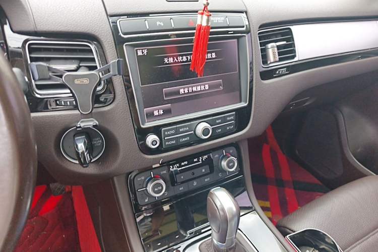 Used Volkswagen Touareg 2018 3.0 TSI Glory Collection Edition Audio And AC Panel