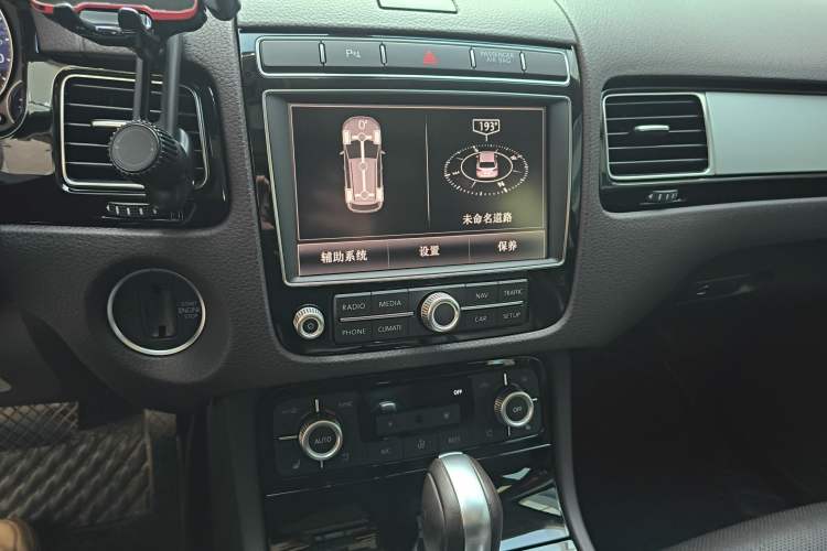 Used Volkswagen Touareg 2018 3.0 TSI Glory Collection Edition Audio And AC Panel