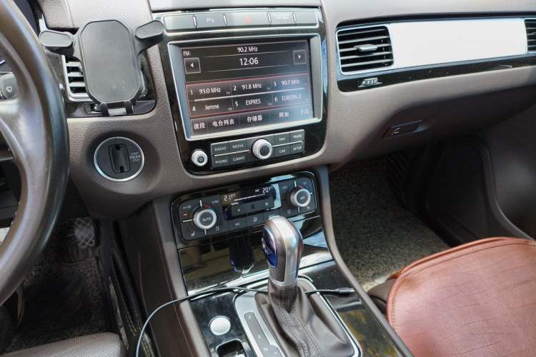 Used Volkswagen Touareg 2018 3.0 TSI Glory Collection Edition Audio And AC Panel