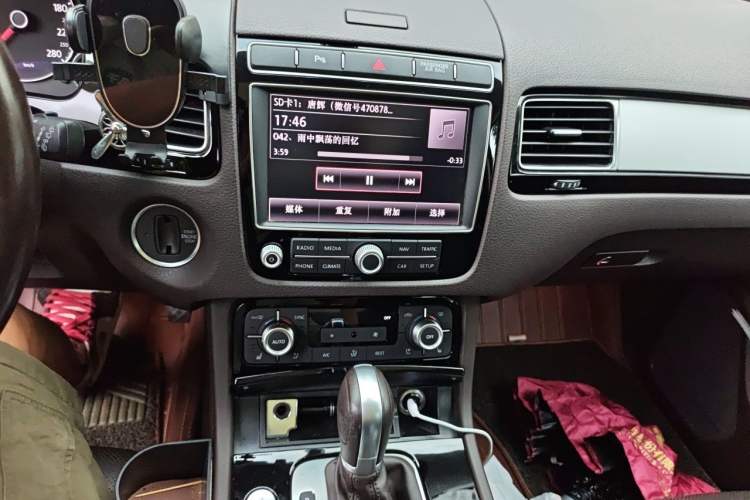 Used Volkswagen Touareg 2018 3.0 TSI Glory Collection Edition Audio And AC Panel