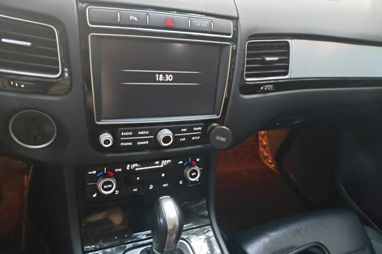 Used Volkswagen Touareg  Audio And AC Panel