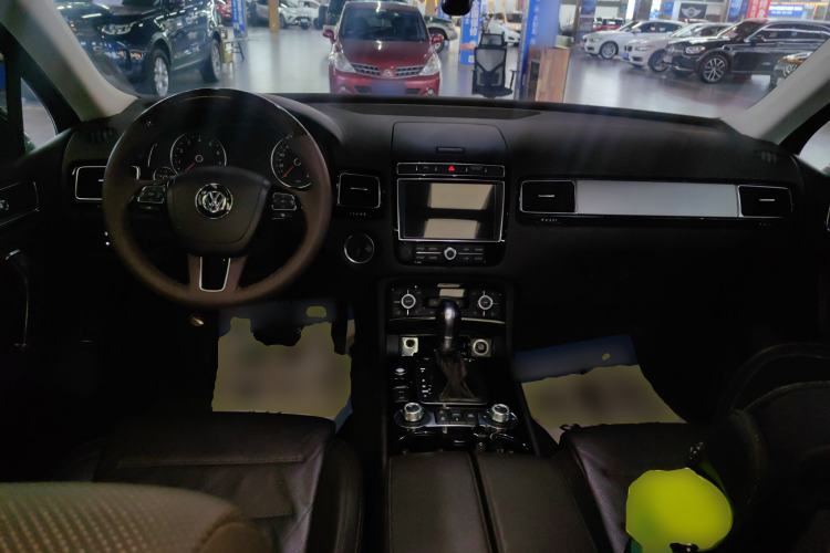 Used Volkswagen Touareg 2018 3.0 TSI Glory Collection Edition Center Console