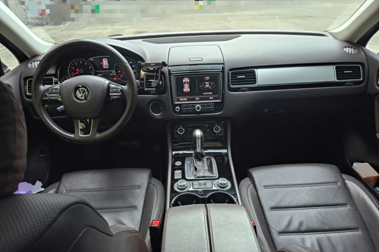 Used Volkswagen Touareg 2018 3.0 TSI Glory Collection Edition Center Console