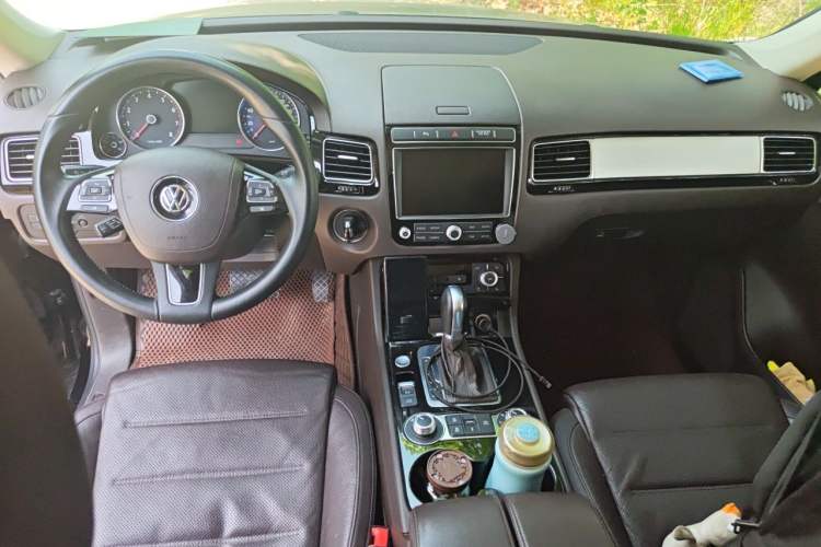 Used Volkswagen Touareg 2018 3.0 TSI Glory Collection Edition Center Console
