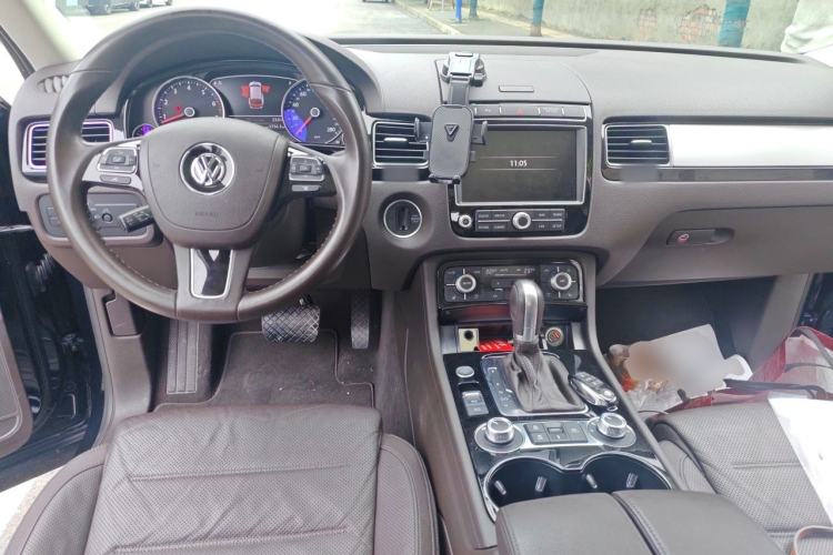Used Volkswagen Touareg 2018 3.0 TSI Glory Collection Edition Center Console