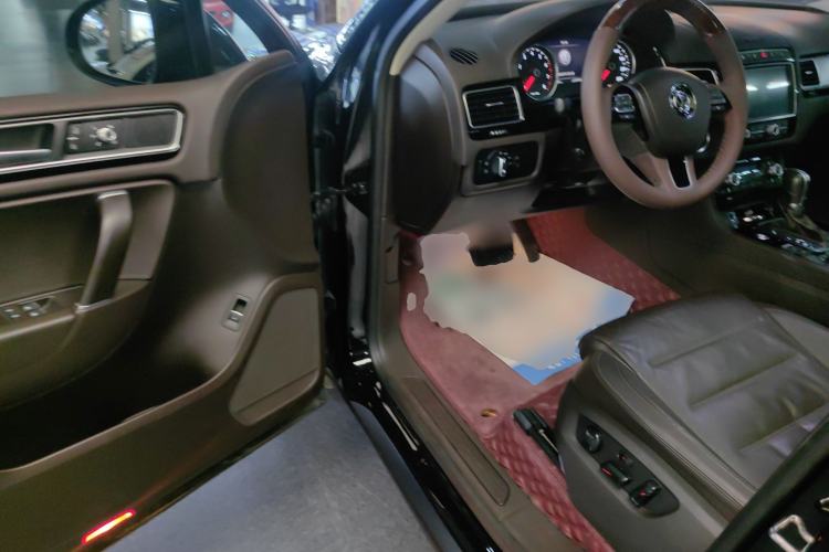 Used Volkswagen Touareg 2018 3.0 TSI Glory Collection Edition Driver Seat