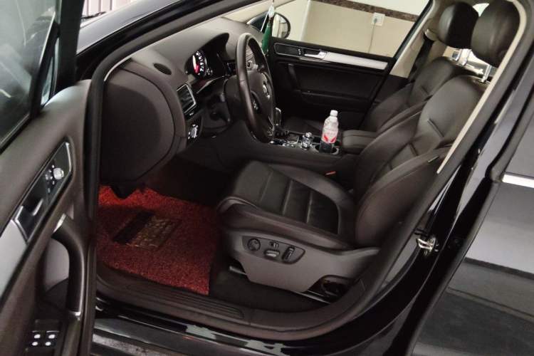 Used Volkswagen Touareg 2018 3.0 TSI Glory Collection Edition Driver Seat