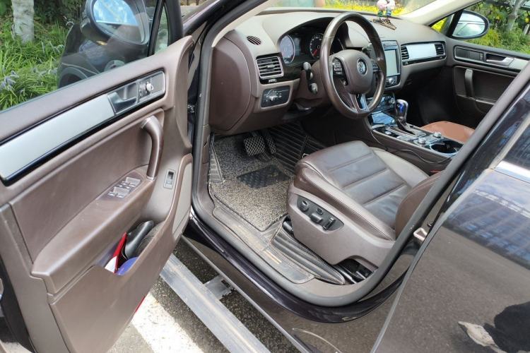 Used Volkswagen Touareg 2018 3.0 TSI Glory Collection Edition Driver Seat