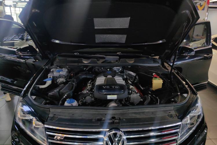 Used Volkswagen Touareg 2018 3.0 TSI Glory Collection Edition Engine Bay