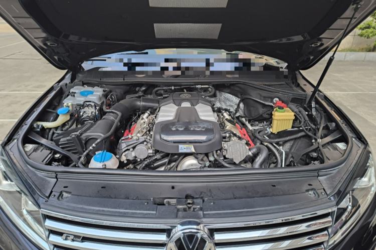 Used Volkswagen Touareg 2018 3.0 TSI Glory Collection Edition Engine Bay