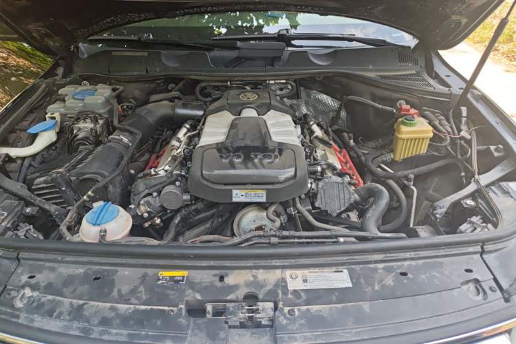 Used Volkswagen Touareg 2018 3.0 TSI Glory Collection Edition Engine Bay