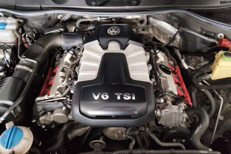 Used Volkswagen Touareg 2018 3.0 TSI Glory Collection Edition Engine Bay