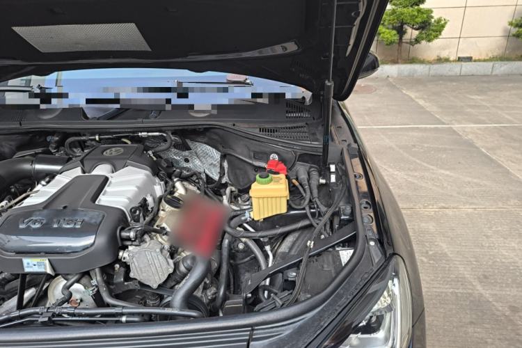 Used Volkswagen Touareg 2018 3.0 TSI Glory Collection Edition Engine Bay Left