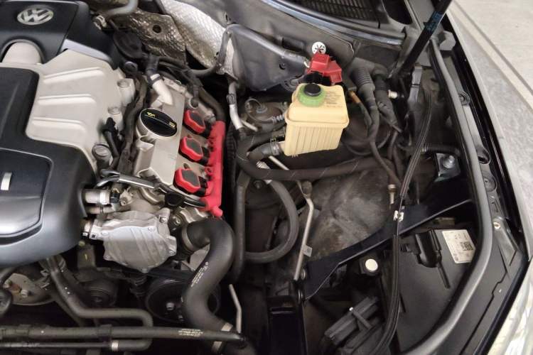 Used Volkswagen Touareg 2018 3.0 TSI Glory Collection Edition Engine Bay Left