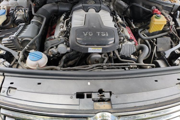 Used Volkswagen Touareg 2018 3.0 TSI Glory Collection Edition Engine Bay