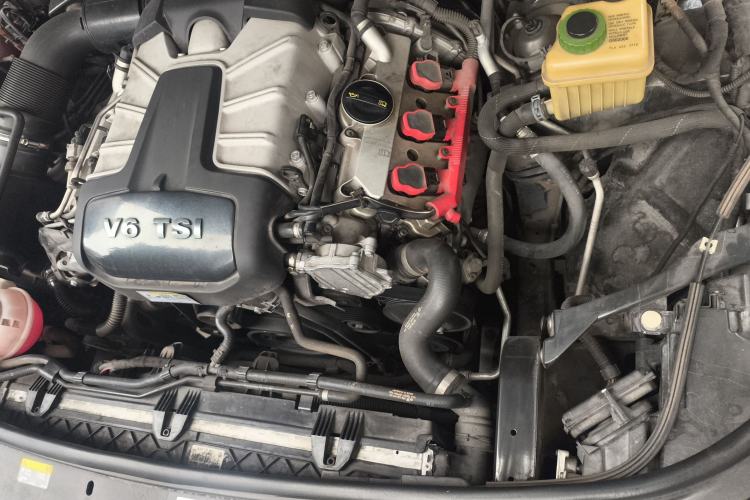 Used Volkswagen Touareg 2018 3.0 TSI Glory Collection Edition Engine Bay