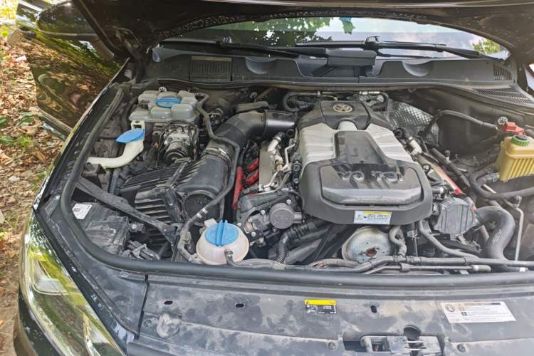 Used Volkswagen Touareg 2018 3.0 TSI Glory Collection Edition Engine Bay Right