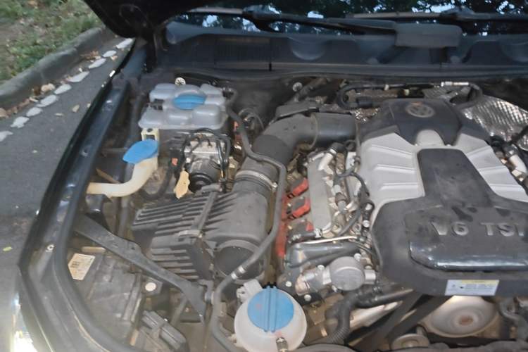 Used Volkswagen Touareg  Engine Bay Right