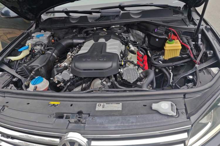 Used Volkswagen Touareg 2018 3.0 TSI Glory Collection Edition Engine Bay